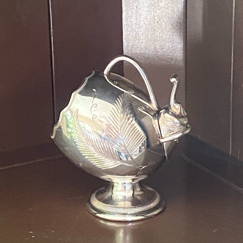 Silver Plated Sugar Scuttle with Scoop Spoon. - Picture 7 of 14